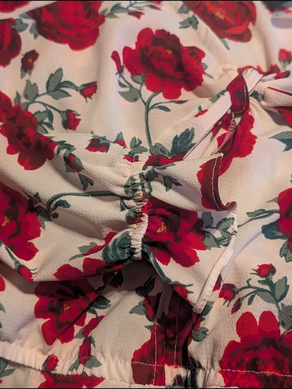 H&M Divided White Off-Shoulder Ruffled Crop Top with Red Rose Print Size 8 - Picture 5 of 7